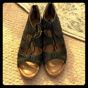 Comfortiva lace up black flats